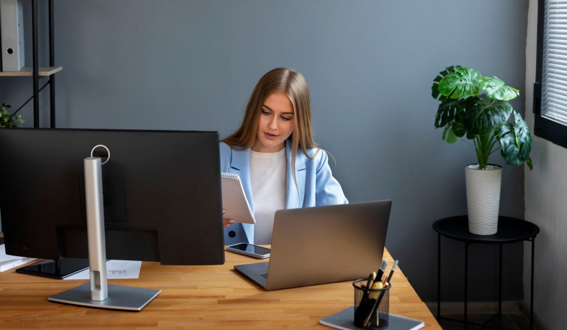 Webdesign-Entwicklungsprozess mit verschiedenen Projektphasen